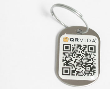 Un colgante identificador con QR